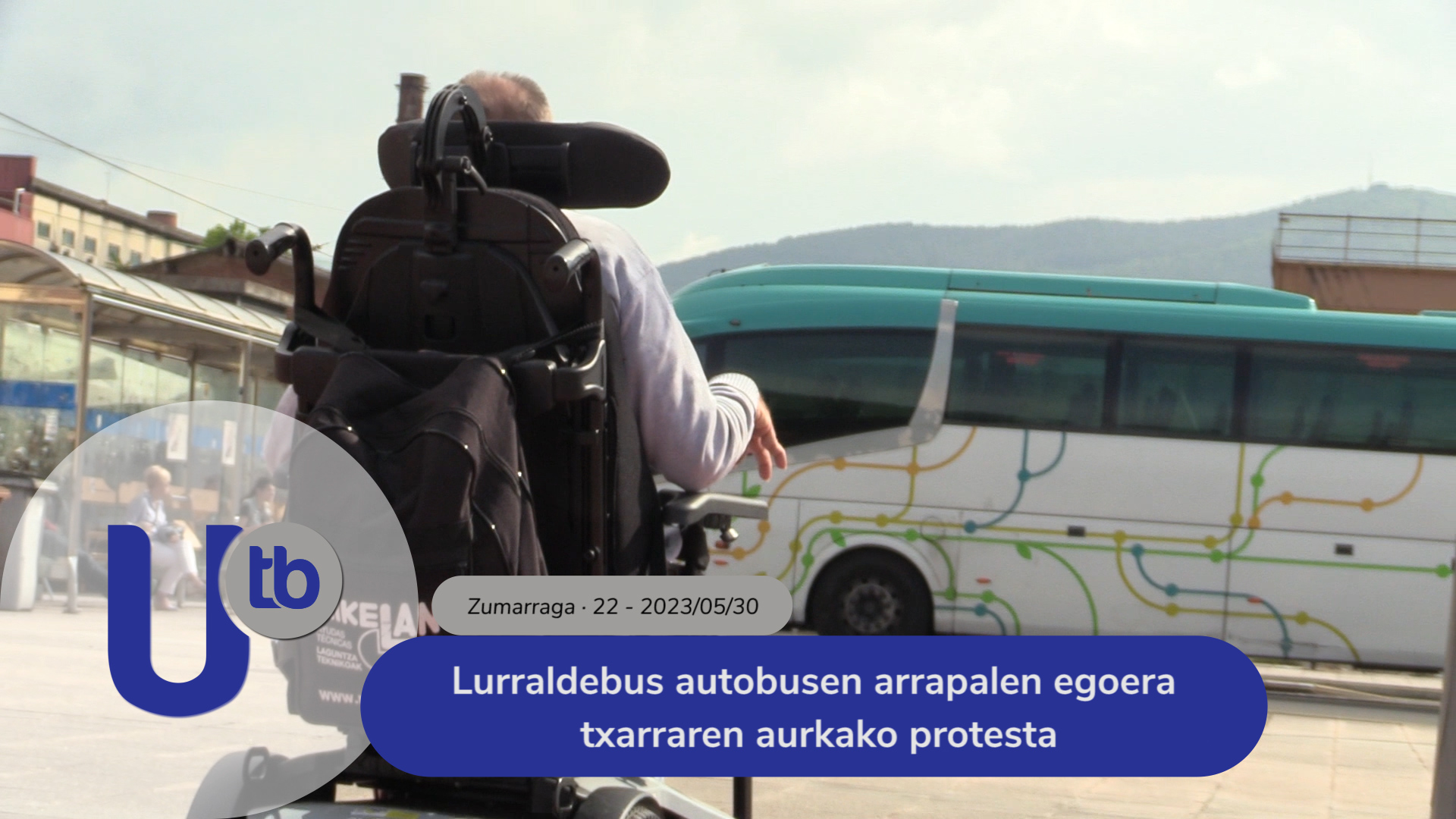 Protesta contra el mal estado de las rampas de los autobuses lurraldebus / Lurraldebus autobusen arrapalen egoera txarraren aurkako protesta